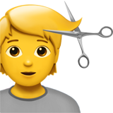 людина, якій роблять стрижку